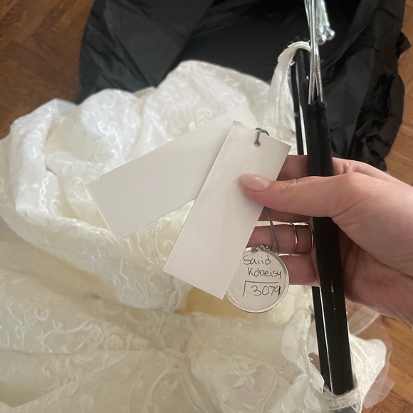 SAIID KOBEISY STUNNING NWT wedding gown, size US6 - Picture 3 of 10